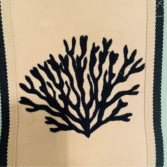 Spartina 449 Tan Tote with Navy Coral Motif - Picture 4 of 8